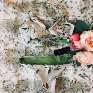 🚚 NWT Reversible seamless bikini set